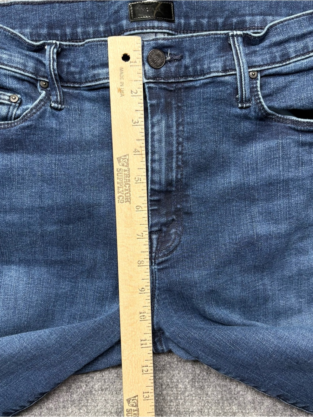MOTHER Jeans Womens 32 Weekender Fray in Mint Condition Flare Raw Hem USA Made - Picture 9 of 15